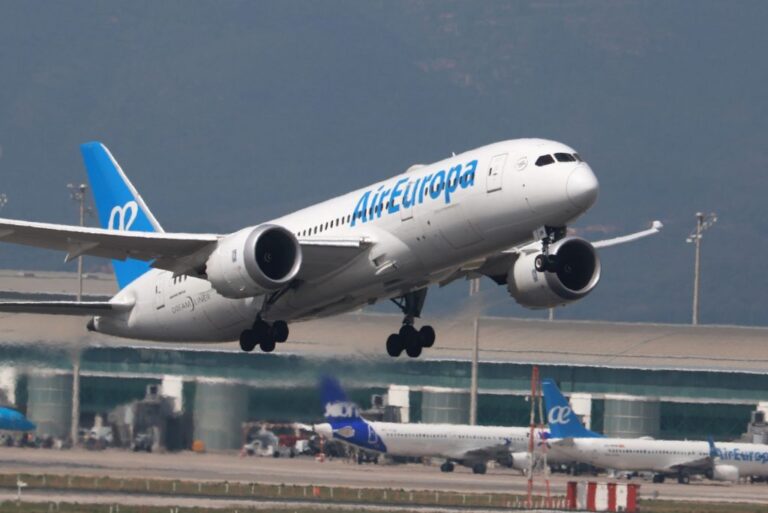 Air Europa Victor Flickr scaled e1649753810431 1024x684