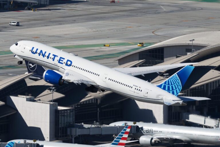 N23983 United Airlines Boeing 787 9 Dreamliner 1 1 1024x683