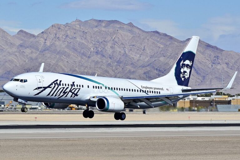 N568AS Alaska Airlines Boeing 737 890 cn 35183 2166 Employee powered 12838009284 1 e1723573966640 1024x683