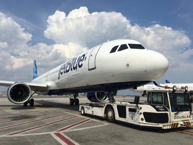 JetBlue A321neo on Tarmac 1024x768