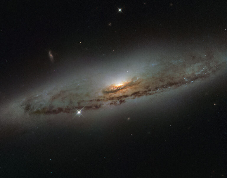 hubble sees a supermassive and super hungry galaxy 24144320612 oorig