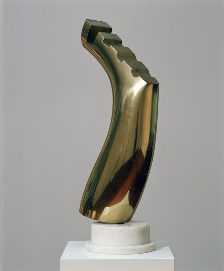 02 isamu noguchi foot