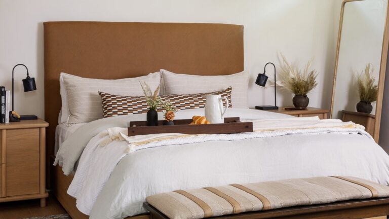 CA Modern Marina Project Bedroom Photography Mike Van Tassell