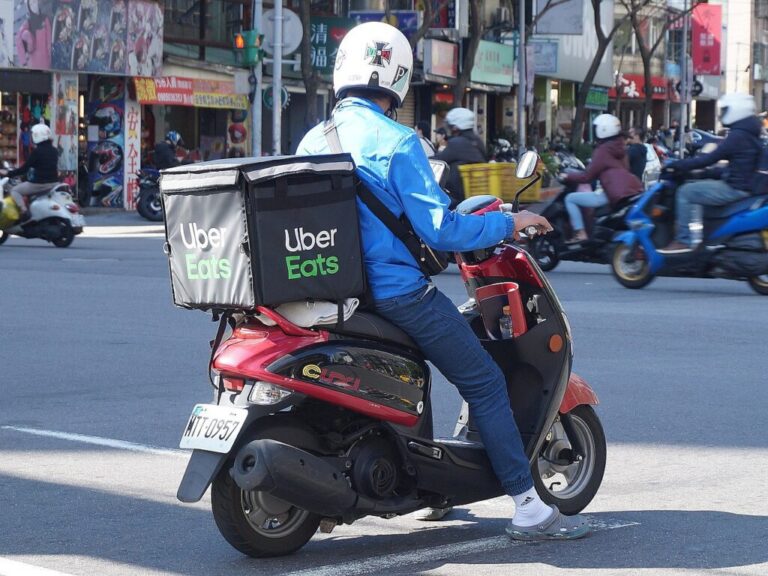 Uber Eats on Minquan Road 1024x768