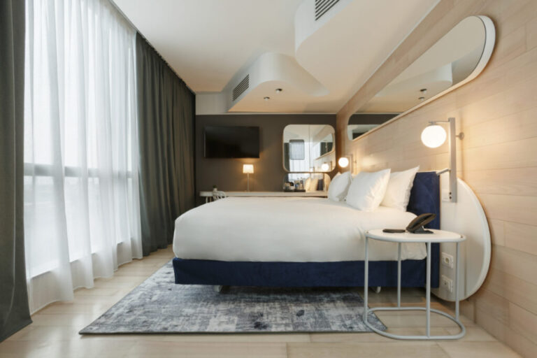 premium room with panormaic view at voco hotels in milan 1024x683