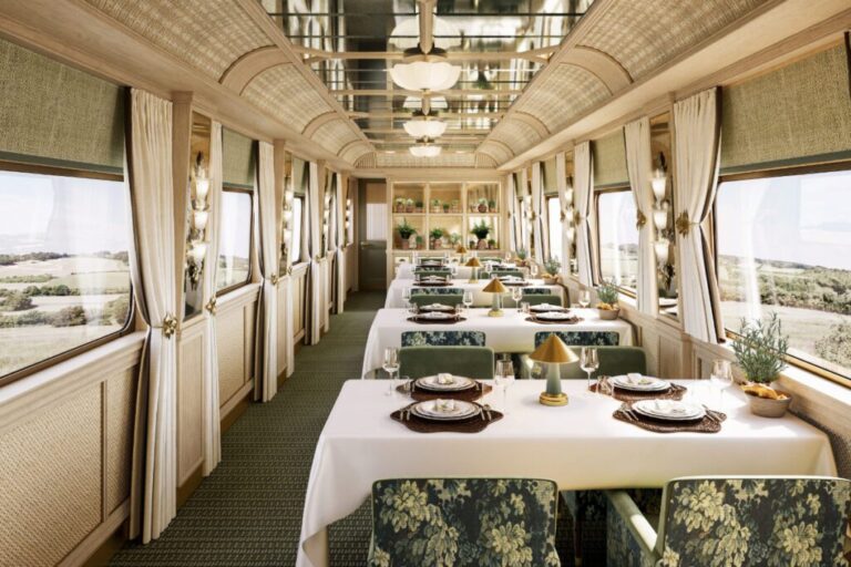 interior dining car on Belmond 1024x683